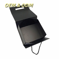 Meilleure boîte magnétique en carton personnalisée attrayante pour vêtements et chaussures, avec poignée en ruban et logo UV, pour emballage