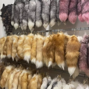 Vente en gros d'ornements surdimensionnés en vraie queue de renard porte-clés de voiture pendentif boucle cadeau créatif pendentif de sac en fourrure pour femmes - Product Image 5