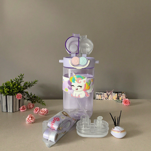 แก้วน้ำพลาสติกเด็กน่ารัก พร้อมสายสะพายสำหรับนักเรียน ล้างในเครื่องล้างจานได้ ดื่มได้โดยตรง เหมาะสำหรับโรงเรียนและการตั้งแคมป์ - Product Image 4