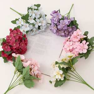 <span class=keywords><strong>Geranios</strong></span> <span class=keywords><strong>artificiales</strong></span> de flores de seda de 5 cabezas de arbusto de geranio falso rojo al por mayor de China para Decoración - Product Image 1