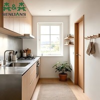 Meubles de cuisine en chêne blanc, portes à panneaux sans poignées, crédence en acier inoxydable, ensemble de meubles de cuisine à mur unique avec hotte de cuisson