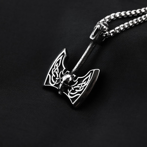 Yunnique Collar con colgante de hacha vikinga de acero inoxidable para hombre, diseño geométrico, estilo retro, para combinar con ropa - Product Image 4