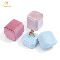 Boîte à bijoux en velours en gros avec logo personnalisé Zebo OEM, boîte cadeau pour bagues, boucles d'oreilles, pendentifs, colliers, emballage de bijoux