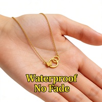 Collier hypoallergénique en acier inoxydable avec pendentif papillon givré à double cercle entrelacé, plaqué or, résistant à l'eau