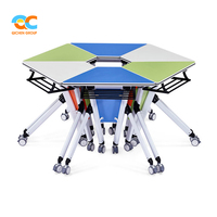 Table de formation modulaire dynamique avec plateau triangulaire coloré, roulettes et fonction pliable pour salles de classe, réunions et espaces de collaboration