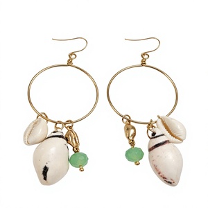 Pendientes de Aro de Acero Inoxidable Chapados en Oro con Dijes de Concha Lunar y Cuentas Verdes, Joyería de Estilo Bohemio para Mujer - Product Image 1