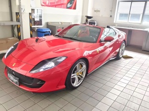 Ferrari 812 2022 6.1-8L <span class=keywords><strong>V12</strong></span> Aspirata Naturalmente, Cambio Automatico, Tetto Panoramico, Sedili in Pelle, <span class=keywords><strong>Auto</strong></span> Usata da Esportazione - Product Image 1