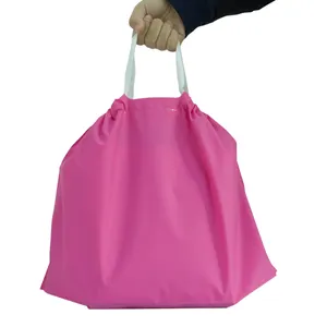 Хозяйственная сумка для покупок Экологически чистая матовая верхняя часть CPE с напечатанным собственным логотипом сумка для одежды пластиковая упаковка HDPE по индивидуальному заказу
