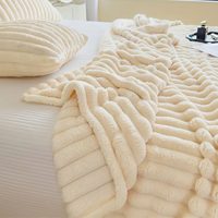 Couette d'hiver multifonctionnelle Couverture tricotée à larges rayures pour la sieste du lit Pet Can Be Bed Sheet Cover for Airplanes