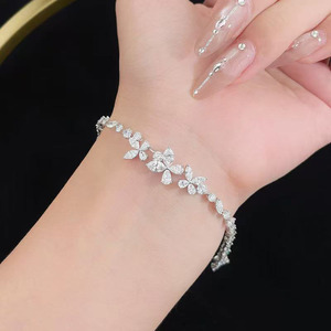 Pulsera de Oro Blanco de 18K con Diamantes Cultivados en Laboratorio, Diseño de <span class=keywords><strong>Mariposa</strong></span> Irregular, Estilo Fashion Channel, para Mujer, Joyería Fina, Regalo, Venta al por Mayor - Product Image 4