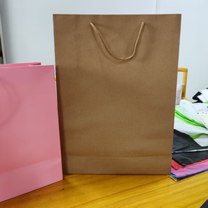 <span class=keywords><strong>Sac</strong></span> en papier kraft cadeau épais pour l'emballage de vêtements <span class=keywords><strong>Sac</strong></span> à provisions pour femmes Sacs à vêtements en papier kraft blanc - Product Image 5