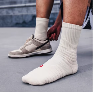 Chaussettes <span class=keywords><strong>de</strong></span> basket-ball blanches pures personnalisées <span class=keywords><strong>haut</strong></span> <span class=keywords><strong>de</strong></span> <span class=keywords><strong>gamme</strong></span> <span class=keywords><strong>bas</strong></span> américains d'été pour hommes chaussettes <span class=keywords><strong>de</strong></span> serviette épaisse d'élite professionnelle chaussettes <span class=keywords><strong>de</strong></span> course - Product Image 1