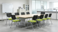 Chaise de formation en gros avec dossier ventilé, assise en tissu doux, pieds en métal argenté, légère, pour école, bureau, conférence, visiteur