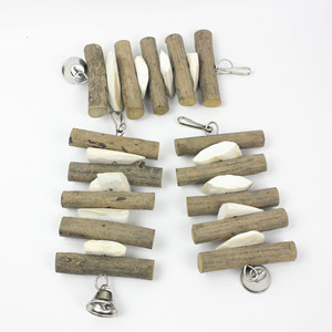 Jouet suspendu <span class=keywords><strong>pour</strong></span> oiseaux en bois naturel et <span class=keywords><strong>os</strong></span> <span class=keywords><strong>de</strong></span> <span class=keywords><strong>seiche</strong></span> avec clochette, jouet à mâcher <span class=keywords><strong>pour</strong></span> perroquet, supplément <span class=keywords><strong>de</strong></span> calcium <span class=keywords><strong>pour</strong></span> calopsitte et perruche - Product Image 2