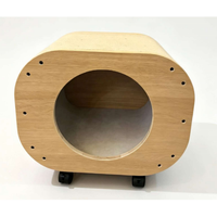 Maison pour chat mobile en bois USMILEPET avec roulettes à frein, lit pour chat avec griffoir en sisal, maison pour chat en bois multi-niveaux pour chat d'intérieur
