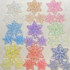 Cuentas de acrílico transparentes con recubrimiento UV de 45 mm y 30 mm, con orificio para colgar, diseño de copo de nieve - Product Image 2