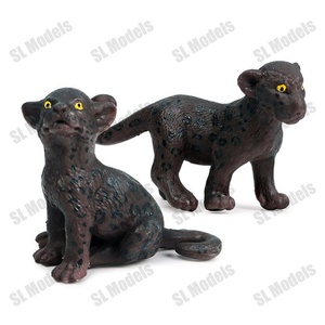 Modelos SL, Juego de 4 Figuras de Animales de la Familia Pantera Negra de Plástico para Niños, Juguete 2023 - Product Image 2