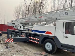 Grue sur camion hydraulique Zoomlion d'occasion de 25 à 75 tonnes, qualité d'origine pour l'exportation - Product Image 4