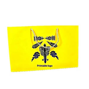 Bolsas de Regalo de Papel Kraft Blanco Personalizadas con Asas para Ropa, Gruesas y con Impresión de Logotipo - Product Image 4