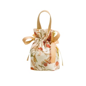 ถุงผ้าหูรูดลายกุหลาบแบบกำหนดเองพร้อมโลโก้สำหรับใส่ของขวัญ - Product Image 1