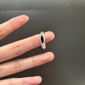 Anillo Wenchi S925 de Plata de Ley con Ágata Negra y Jade Blanco, Diseño de Estrella Mate, Estilo Simple, Casual, Único, Pequeño y Moderno - Product Image 2