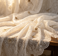 Tissu en dentelle de coton peigné blanc avec broderie floquée et sequins bicolore motif pissenlit pour mariage et tenues modestes musulmanes