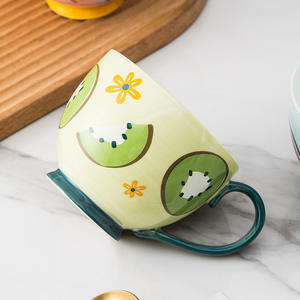 Vente en gros de tasses à café en céramique amusantes avec des dessins de fruits pour les fêtes, utilisation à domicile ou au bureau, couleur et logo personnalisables, jetables - Product Image 5