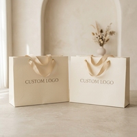 Sac de courses en carton écologique avec finition laminée et logo en feuille d'or, emballage de luxe personnalisé pour mariage et cadeaux