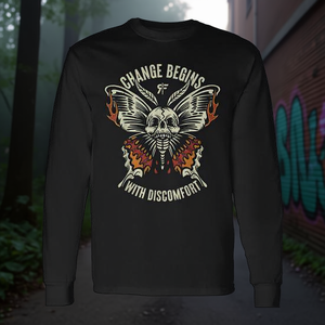 Camiseta de manga larga con diseño de calavera de mariposa y la frase 'El cambio comienza con la incomodidad' - Product Image 3