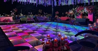 Dalles de piste de danse LED RVB 3-en-1 colorées MISS 2026 pour parcs à thème, scènes, bars et boîtes de nuit, en verre trempé de 10 mm, 500 kg/m², carte SD