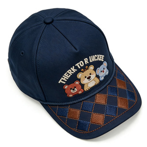 หมวกแก๊ปทรงทรัคเกอร์ลายการ์ตูนหมีน่ารัก 3 ตัว ปักลาย “THERK to R LUCKEE” ขอบหมวกลายอาร์ไกล์ ปรับขนาดได้ เหมาะสำหรับสไตล์ลำลอง - Product Image 2