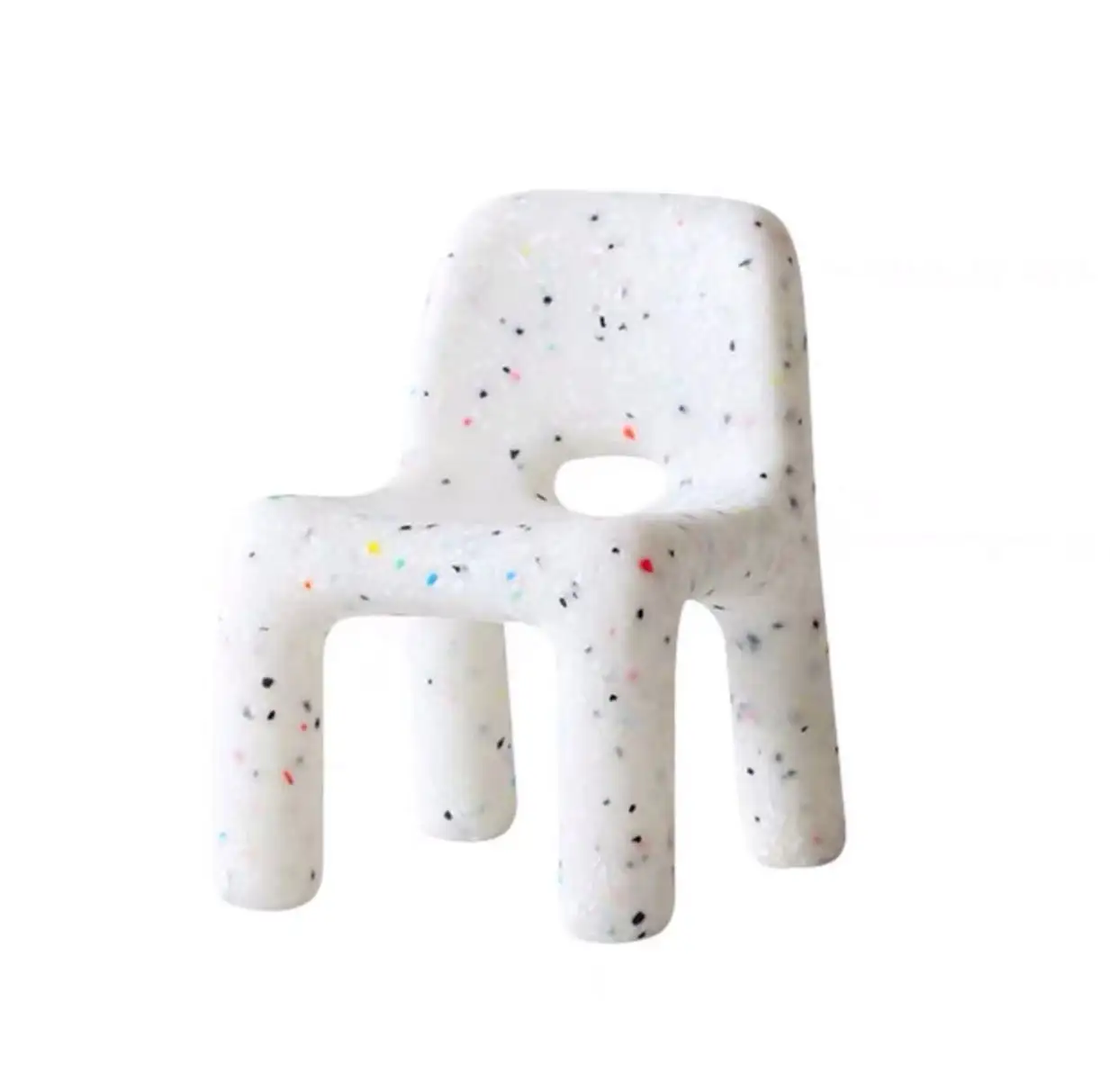 Chaises personnalisées en plastique pour l'apprentissage de l'épine dorsale en plastique pour enfants minimalistes pour la maison