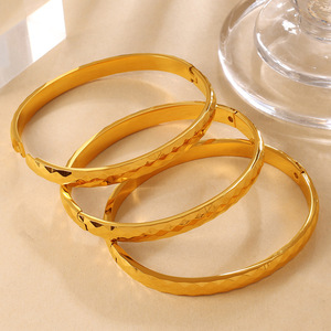 Pulsera Minimalista de Moda Europea y Americana con Corte de Diamante y Diseño de Ondas, Chapada en Oro de 18K, Diseño Abierto, Joyería Unisex - Product Image 3