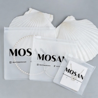 Sacs d'emballage en PVC givré personnalisés avec logo, mini pochettes cosmétiques en plastique à fermeture éclair pour accessoires de bijoux et présentation