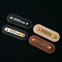 Écusson personnalisé en similicuir PU avec rivets et nom gravé en alliage métallique pour chapeau