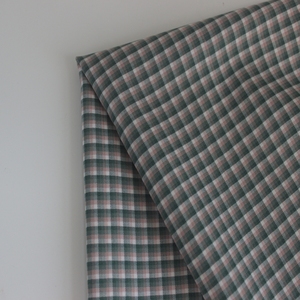 이 워스티드 원사 100% 순모 원단은 친환경 통기성과 수분 흡수 기능을 갖추어 하루 종일 편안하게 착용할 수 있습니다. - Product Image 2