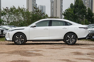 Vente en gros de véhicules Changan : Nouvelle berline hybride automatique Changan Eado PHEV, voitures électriques neuves fabriquées en Chine à vendre - Product Image 5