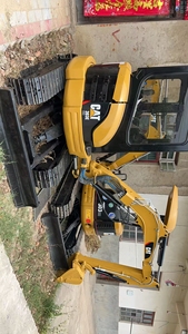 Excavatrice 303E d'occasion certifiée, modèle 2022, faible nombre d'heures (0-2000), poids opérationnel de 3,5 tonnes, avec boîte de vitesses, pompe et roulement - Product Image 5