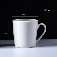 Vente en gros de petites tasses à café en céramique blanches classiques et mignonnes de 15 oz, de qualité supérieure, personnalisées, en porcelaine, faites à la main, compatibles lave-vaisselle et micro-ondes