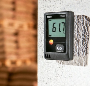 Enregistreur de données de température et d'humidité Testo 174H Mini avec écran LCD, USB-C et logiciel ComSoft pour la surveillance de la chaîne du froid en entrepôt et pharmacie - Product Image 1