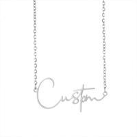 Collar con colgante de placa de acero inoxidable con letra de nombre personalizado para mujeres y hombres