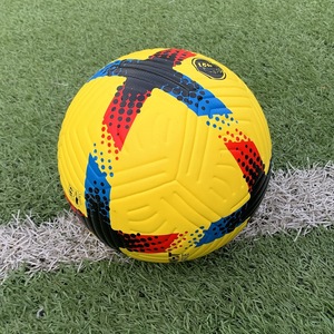 <span class=keywords><strong>Ballon</strong></span> <span class=keywords><strong>de</strong></span> football en PVC <span class=keywords><strong>l</strong></span>éger et durable pour les jeunes et les adultes, pour <span class=keywords><strong>l</strong></span>'entraînement et la compétition en intérieur et en extérieur - Product Image 5