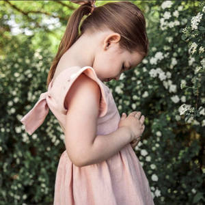 Vente en gros de robes d'été pour petites filles, vêtements pour enfants, robes en lin à manches bouffantes, vêtements en coton pour bébés filles - Product Image 5