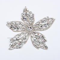 Appliques thermocollantes 3D faites à la main avec strass étincelants motif floral pour vêtements de défilé de mode et projets DIY