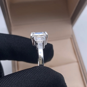 IGI Custom 3ct Drei-Stein-<span class=keywords><strong>Ring</strong></span> 18 Karat Weißgold Asscher Cut Lab Grown Diamond <span class=keywords><strong>Ring</strong></span> mit HPHT DVD - Product Image 4