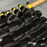 Cheveux humains vierges bruts en gros pour tressage, extensions de cheveux russes Remy non traités avec cuticules alignées, fournisseur d'usine