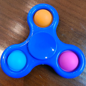 Nhà Máy Trực Tiếp Đồng Bằng Fidget <span class=keywords><strong>Spinners</strong></span> Tùy Chỉnh 3D Phim Hoạt Hình Logo Giá Rẻ Nhựa Ngón Tay Bay Edc Fidget Spinner Với In - Product Image 4