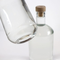 Botol Anggur Kaca Boston 200ml 375ml 500ml 700ml 750ml 1000ml dengan Logo Kustom, Botol Kaca Vodka Whisky Rum dengan Gabus
