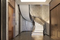 Escalier courbé contemporain avec marches en bois pour les maisons familiales modernes, alliant chaleur et lignes épurées pour les duplex de luxe