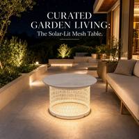 Table basse moderne en maille d'aluminium durable avec lampe solaire LED pour usage extérieur dans les villas et les hôtels